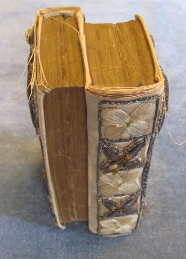 Dos-a-dos bound book